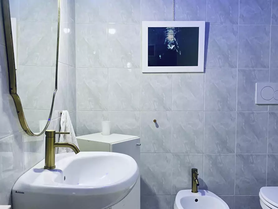 Immagine 13 di Appartamento in vendita  a Livorno