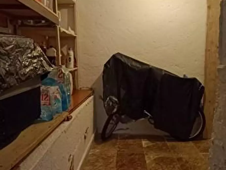 Immagine 25 di Appartamento in vendita  a Ortonovo