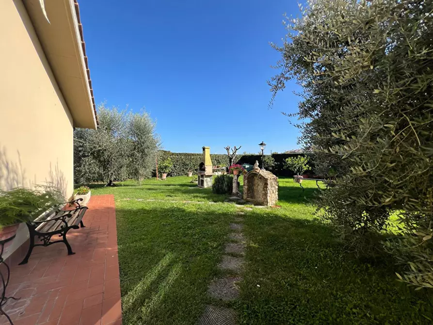 Immagine 9 di Villa in vendita  a Empoli