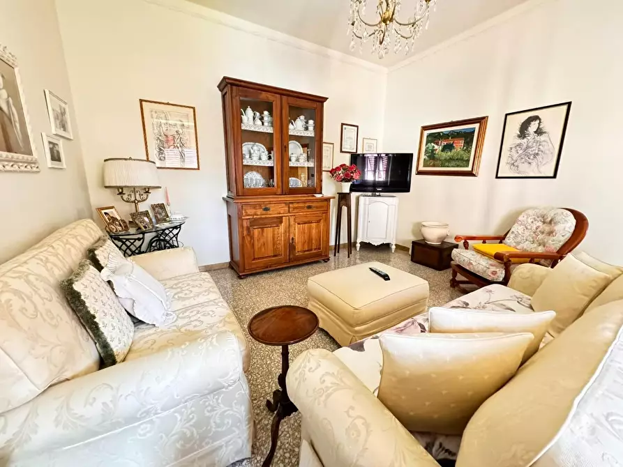 Immagine 4 di Casa indipendente in vendita  a Pietrasanta