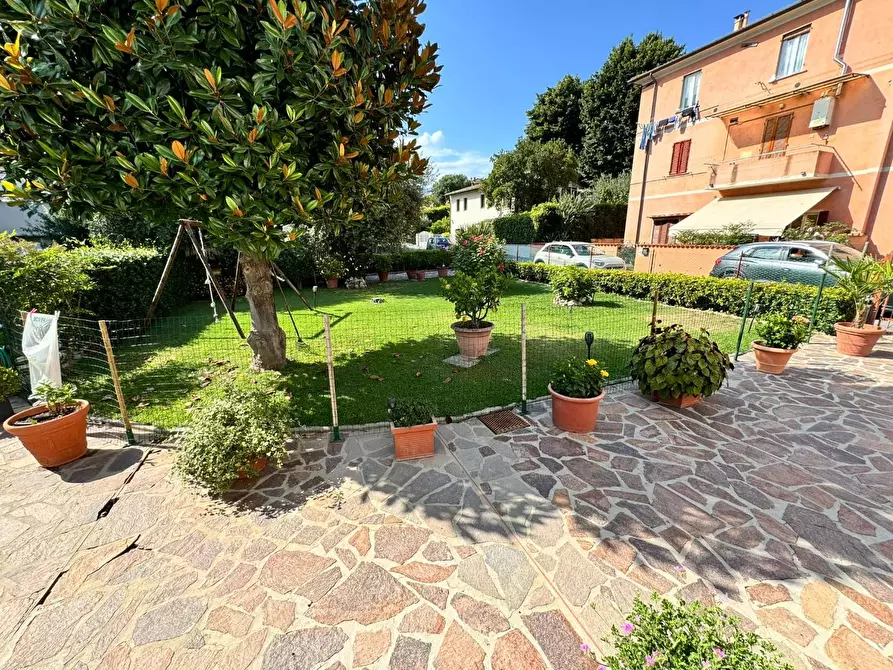 Immagine 16 di Casa indipendente in vendita  a Pietrasanta