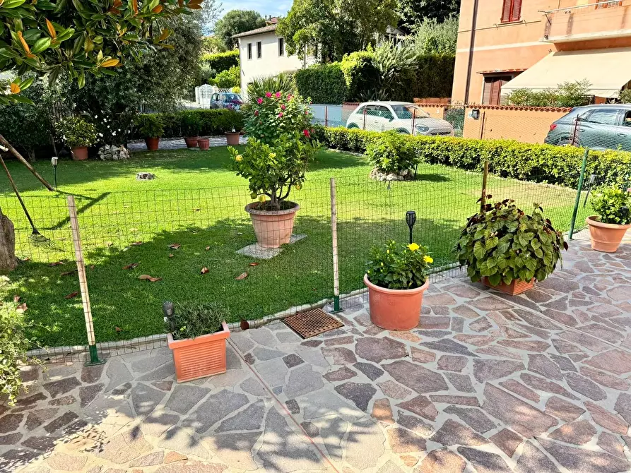Immagine 15 di Casa indipendente in vendita  a Pietrasanta