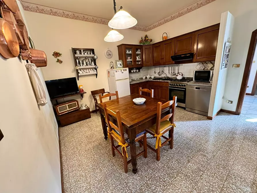 Immagine 5 di Casa indipendente in vendita  a Pietrasanta