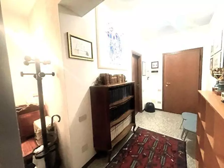 Immagine 13 di Ufficio in vendita  a Massa