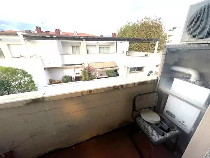 Immagine 18 di Ufficio in vendita  a Massa