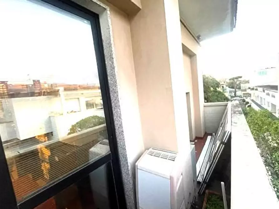 Immagine 17 di Ufficio in vendita  a Massa