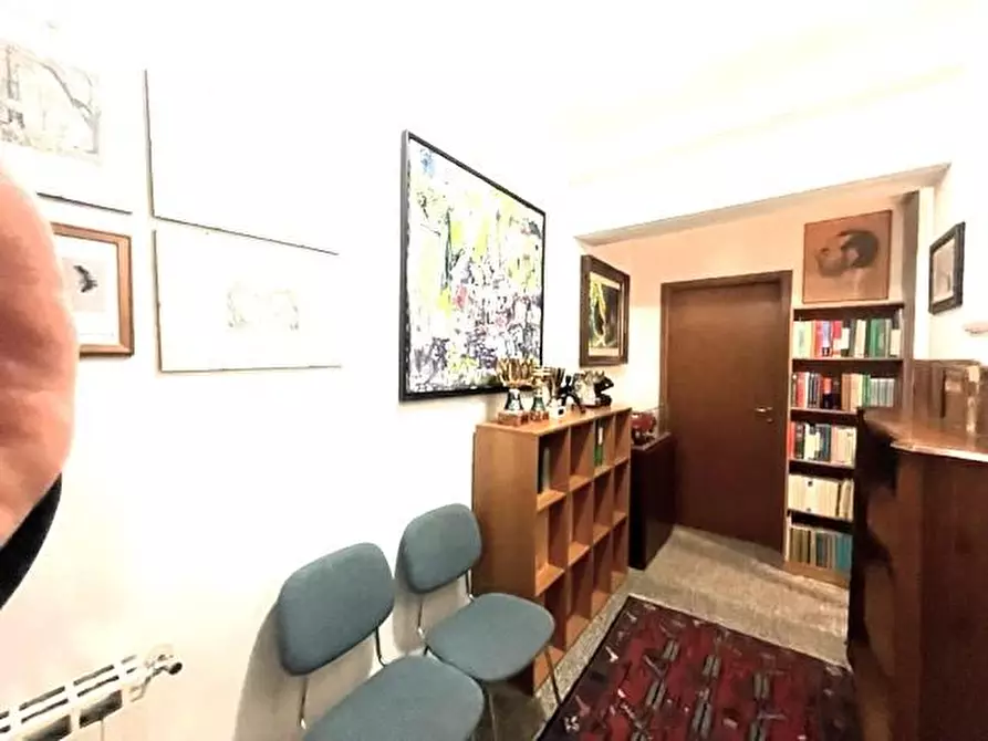 Immagine 9 di Ufficio in vendita  a Massa