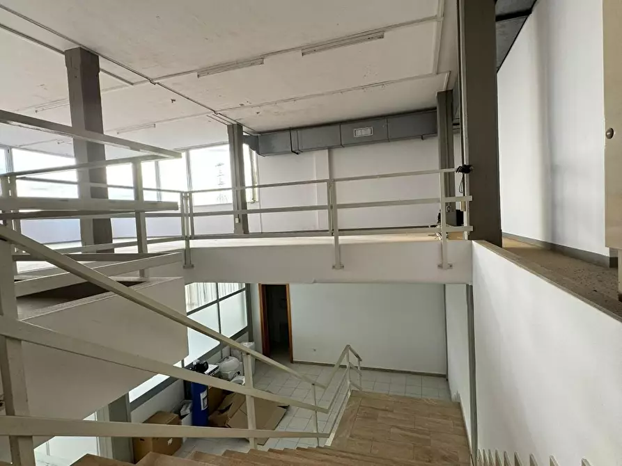 Immagine 9 di Capannone industriale in vendita  a Crespina Lorenzana