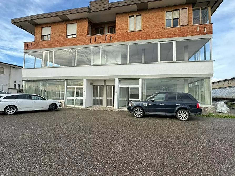 Immagine 2 di Capannone industriale in vendita  a Crespina Lorenzana