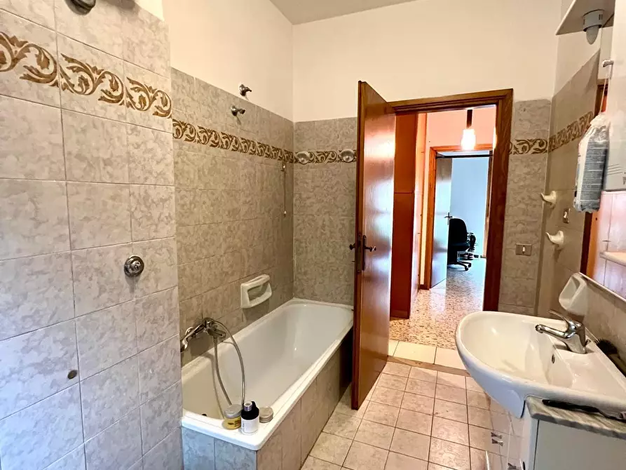 Immagine 42 di Appartamento in vendita  a Pisa