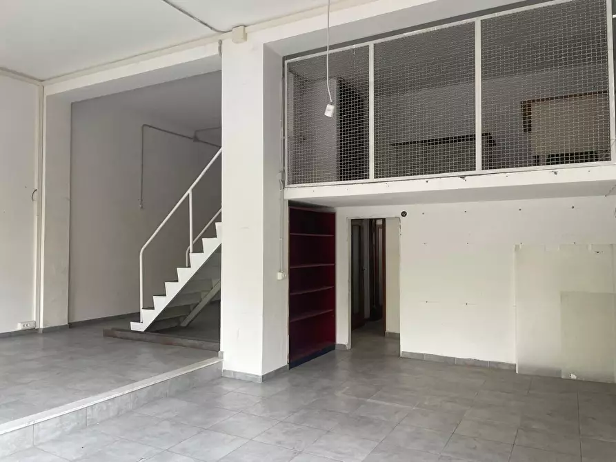 Immagine 3 di Capannone industriale in vendita  a Massa