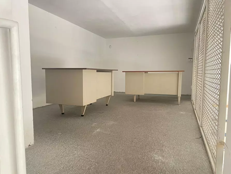 Immagine 12 di Capannone industriale in vendita  a Massa