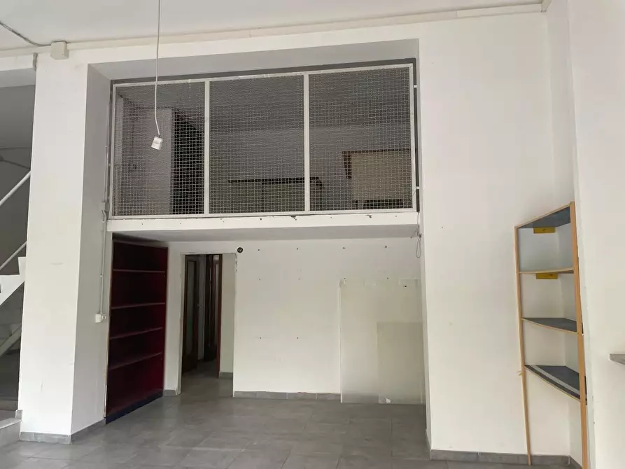 Immagine 4 di Capannone industriale in vendita  a Massa