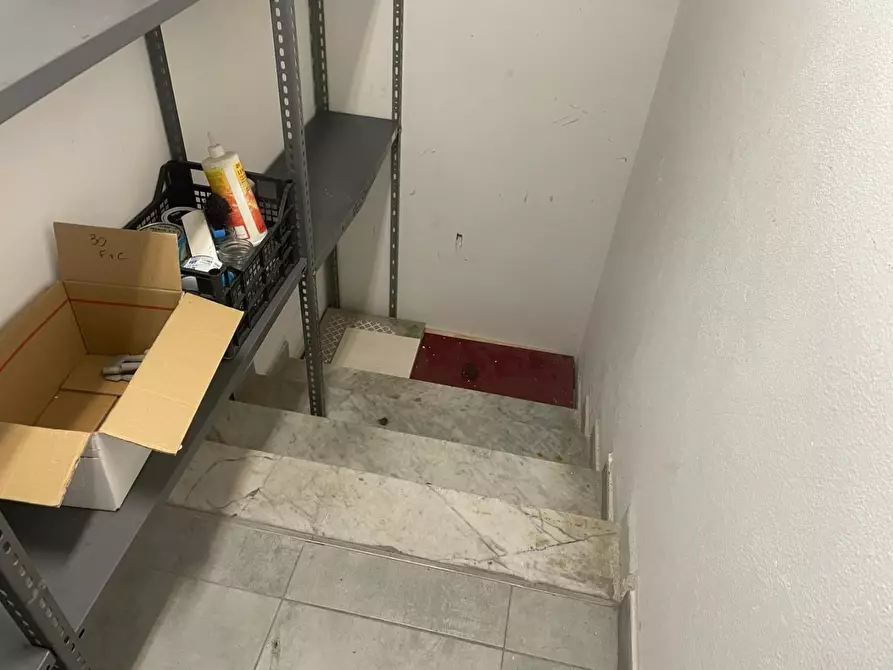 Immagine 17 di Capannone industriale in vendita  a Massa