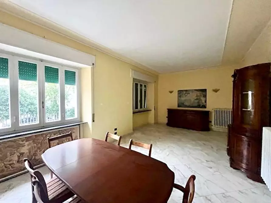 Immagine 2 di Appartamento in vendita  a Massa