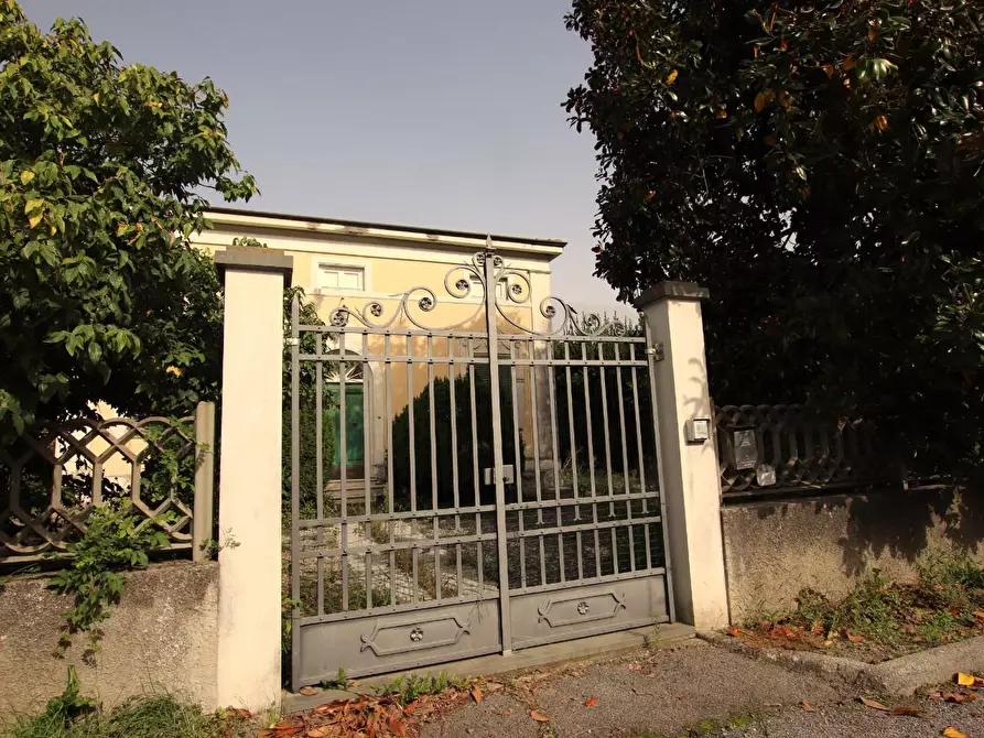 Immagine 19 di Villa in vendita  a Lucca