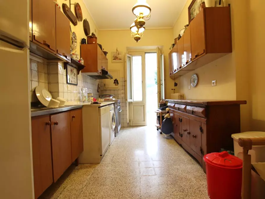 Immagine 4 di Villa in vendita  a Lucca