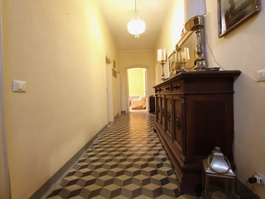 Immagine 5 di Villa in vendita  a Lucca
