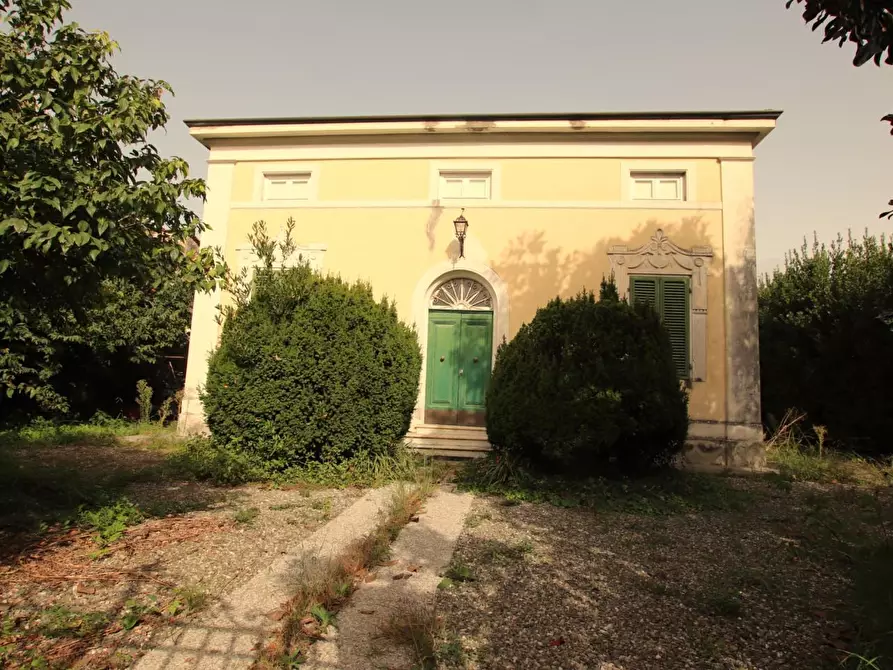 Immagine 20 di Villa in vendita  a Lucca