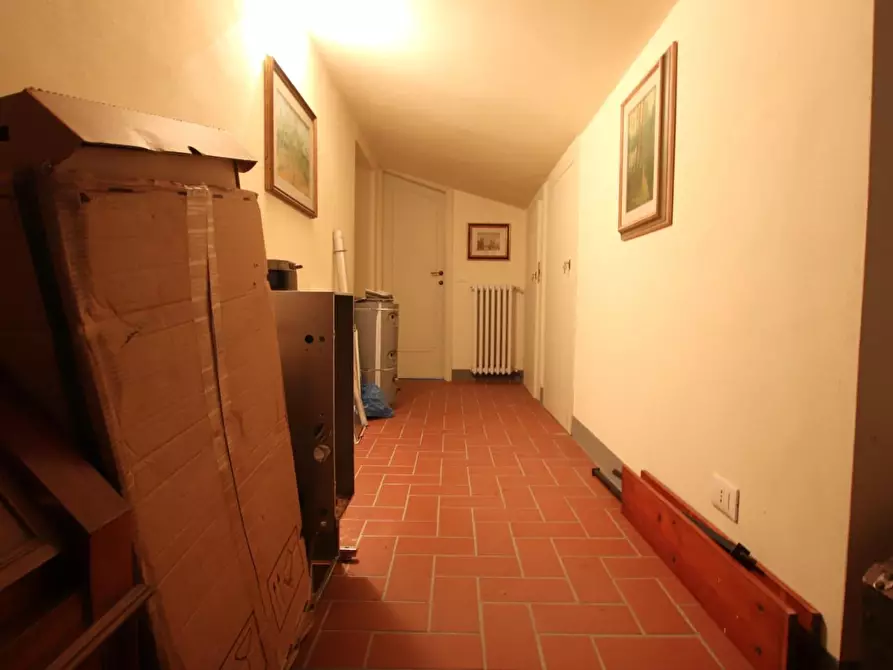 Immagine 11 di Villa in vendita  a Lucca