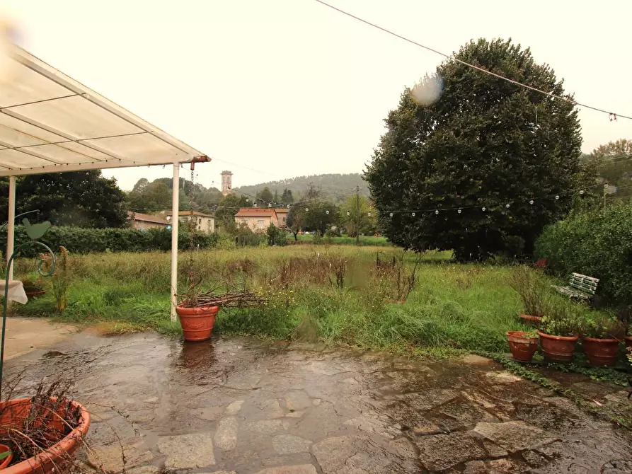 Immagine 18 di Villa in vendita  a Lucca