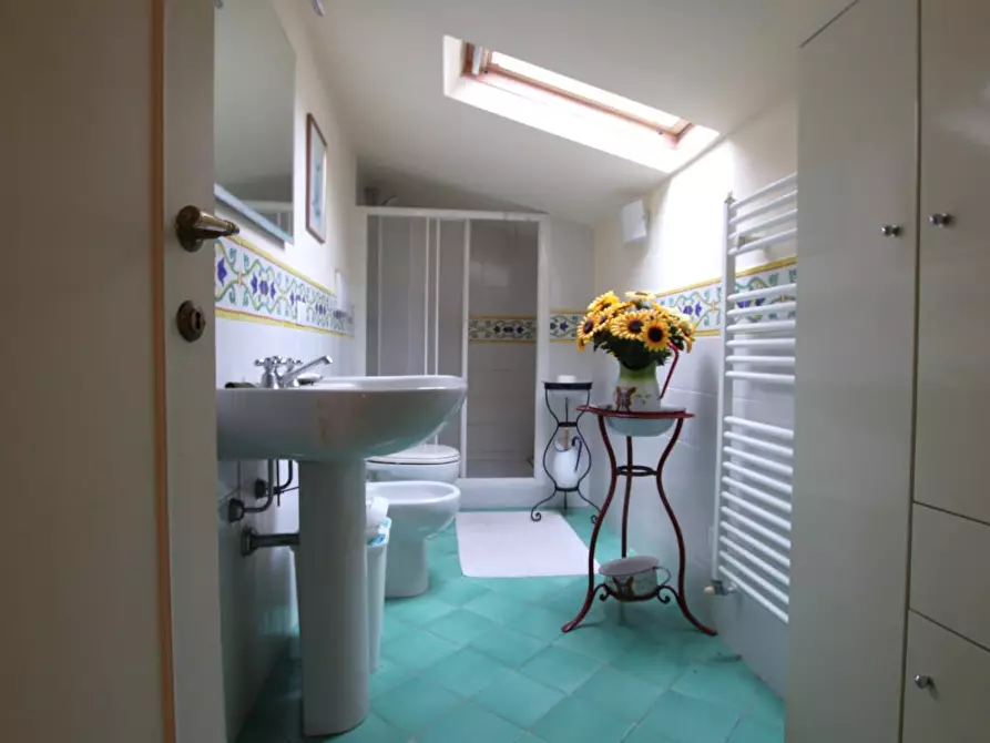 Immagine 12 di Villa in vendita  a Lucca