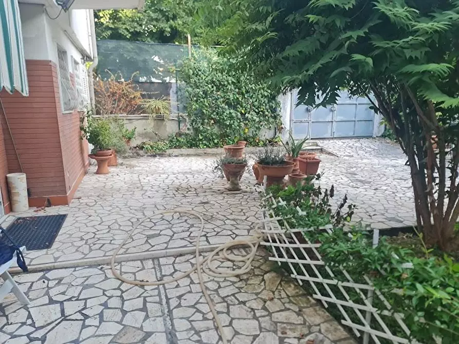 Immagine 27 di Villa in vendita  a Carrara