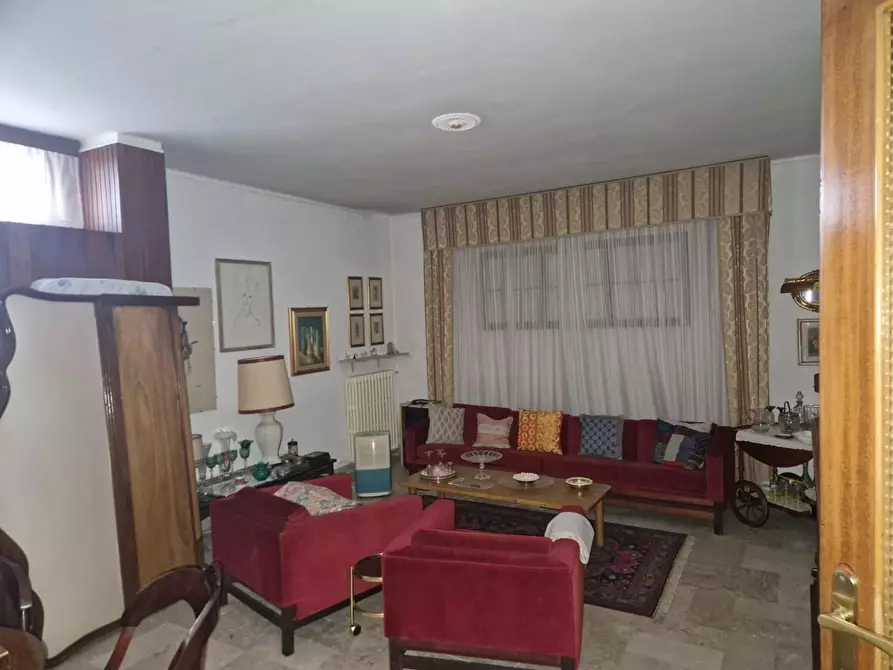 Immagine 6 di Villa in vendita  a Carrara