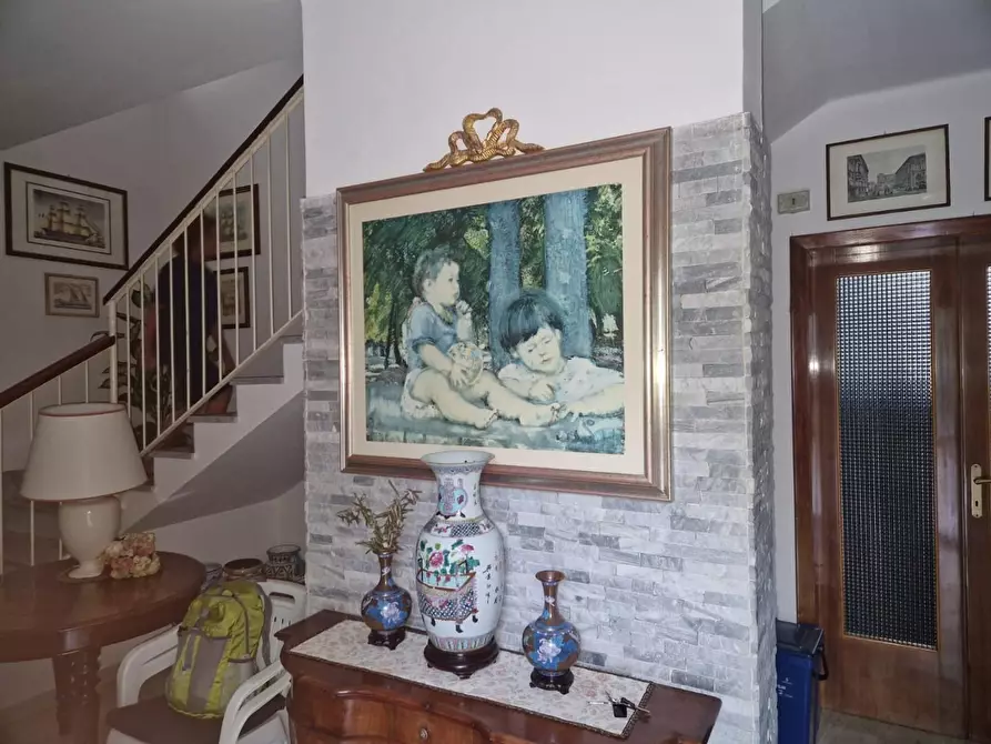 Immagine 4 di Villa in vendita  a Carrara