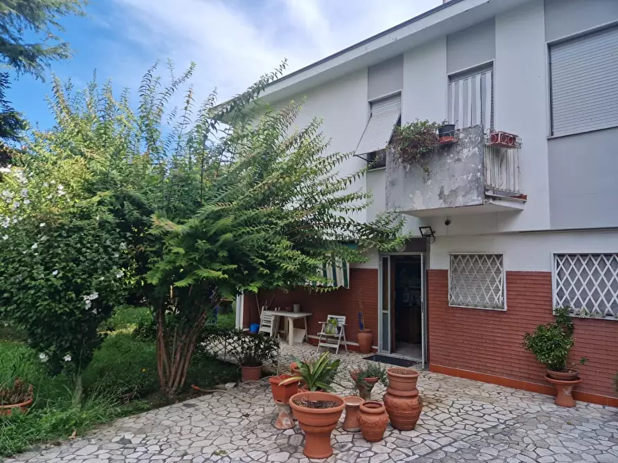 Immagine 30 di Villa in vendita  a Carrara