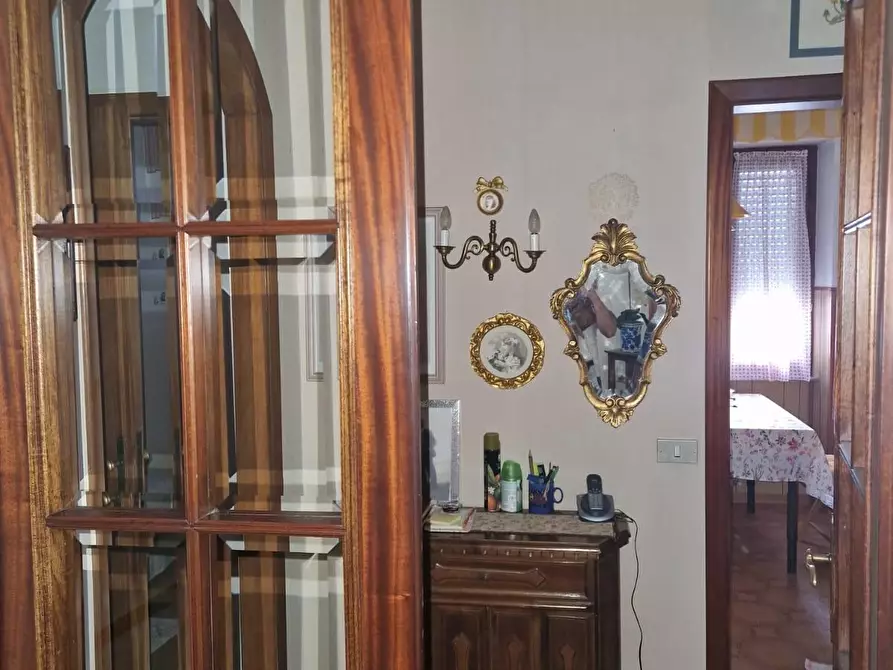 Immagine 11 di Villa in vendita  a Carrara