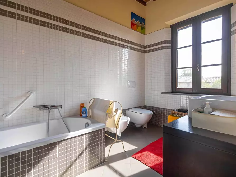 Immagine 21 di Casa colonica in vendita  a Cascina