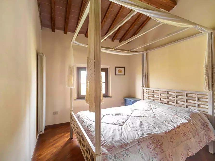 Immagine 27 di Casa colonica in vendita  a Cascina