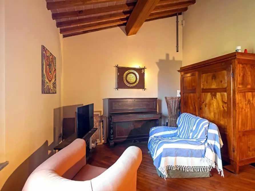 Immagine 25 di Casa colonica in vendita  a Cascina