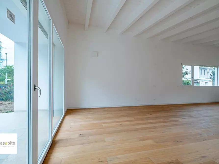 Immagine 5 di Villa in vendita  a Ponte San Pietro