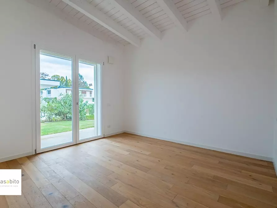 Immagine 18 di Villa in vendita  a Ponte San Pietro