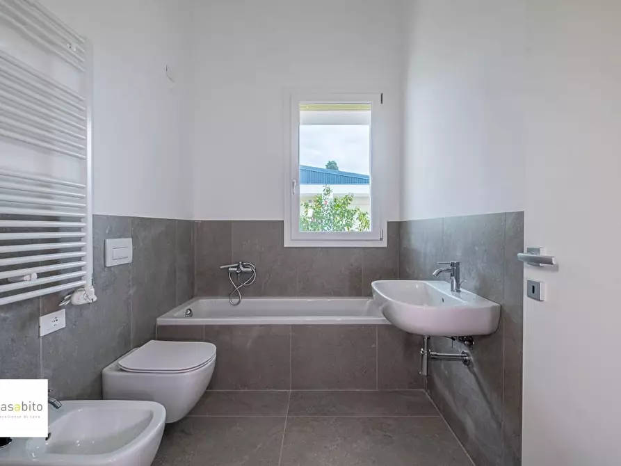 Immagine 23 di Villa in vendita  a Ponte San Pietro