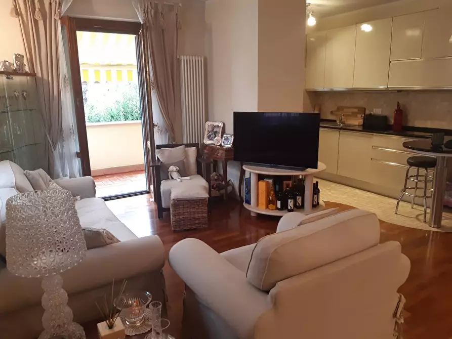 Immagine 4 di Appartamento in vendita  a Massa