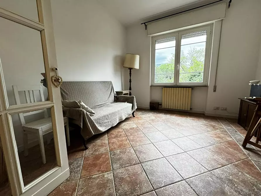 Immagine 2 di Appartamento in vendita  a Massa