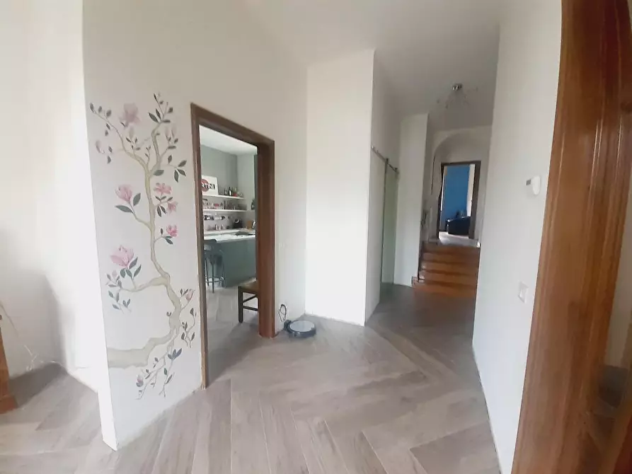 Immagine 5 di Appartamento in vendita  a Lucca