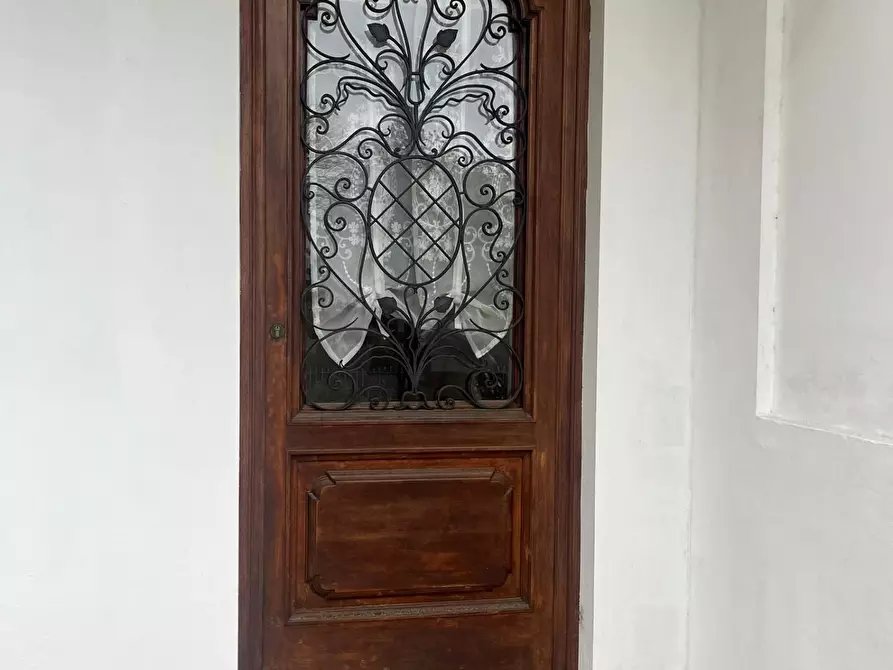 Immagine 15 di Appartamento in vendita  a Lucca