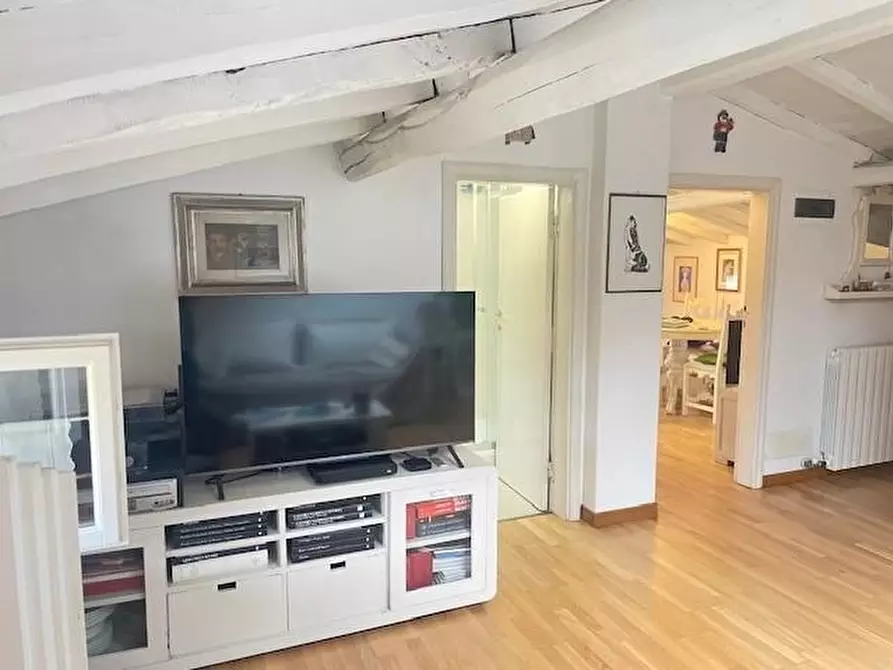 Immagine 7 di Mansarda in vendita  a Forte Dei Marmi