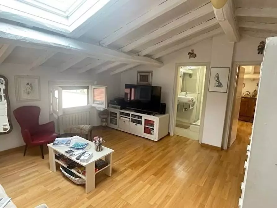 Immagine 2 di Mansarda in vendita  a Forte Dei Marmi