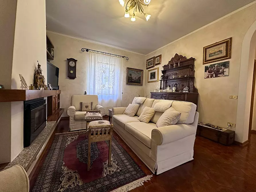 Immagine 43 di Villa in vendita  a Chianni