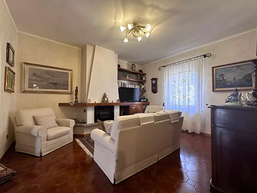 Immagine 42 di Villa in vendita  a Chianni