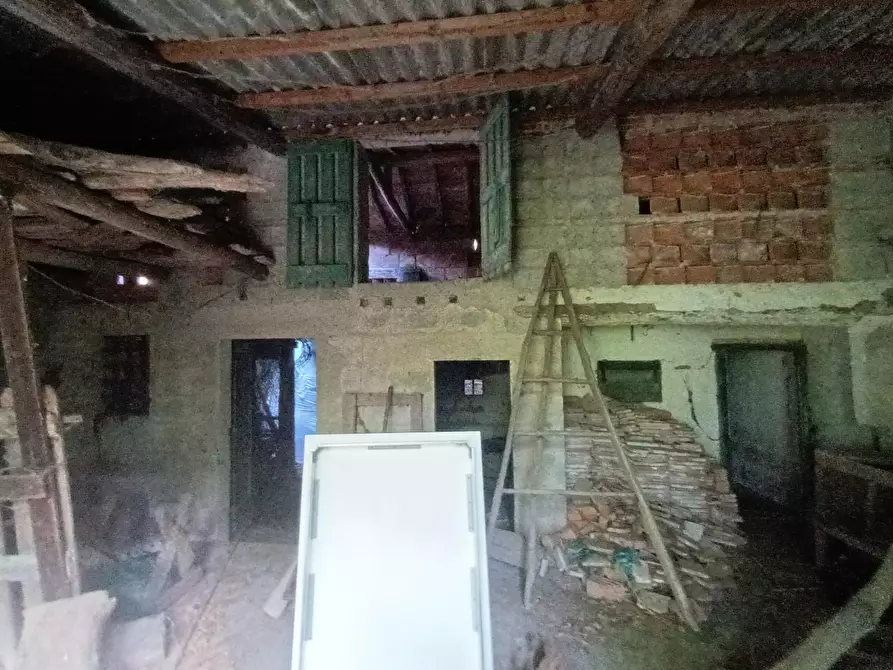 Immagine 14 di Rustico / casale in vendita  a Lucca