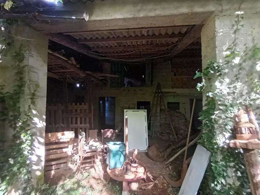 Immagine 17 di Rustico / casale in vendita  a Lucca