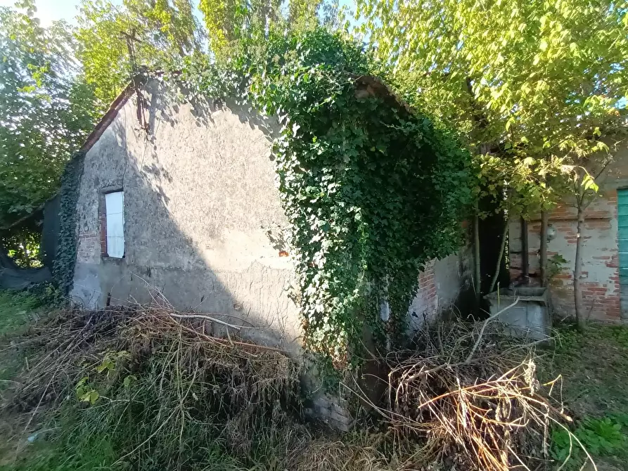 Immagine 2 di Rustico / casale in vendita  a Lucca