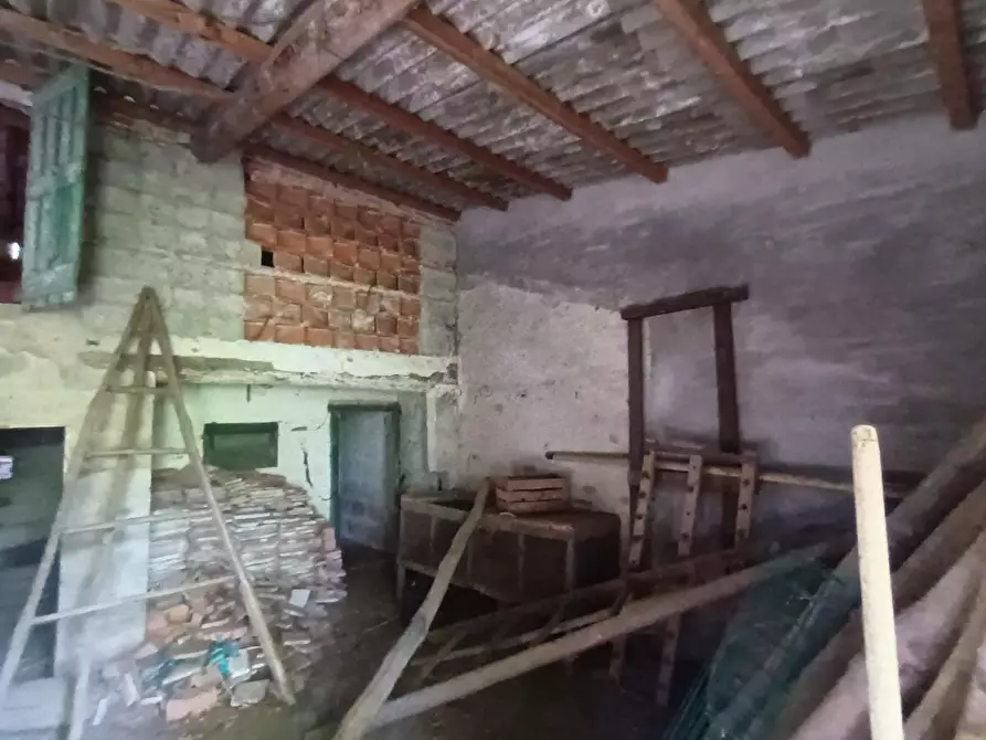 Immagine 12 di Rustico / casale in vendita  a Lucca
