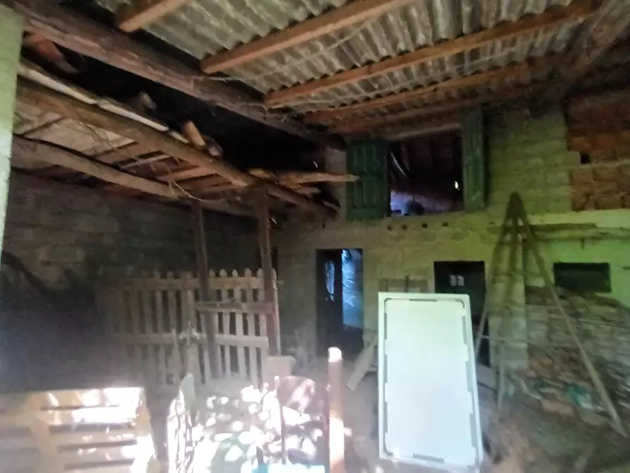Immagine 15 di Rustico / casale in vendita  a Lucca